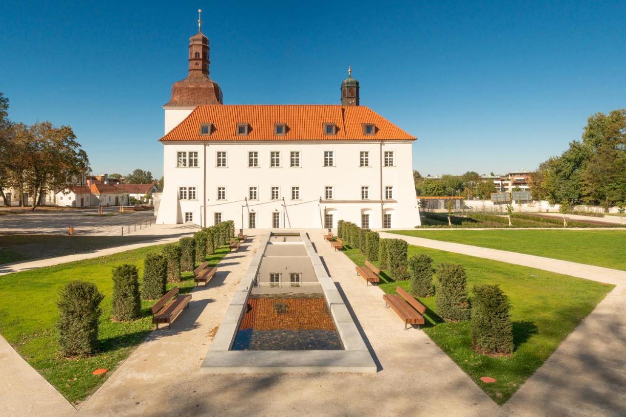 Chateau Clara Futura Dolni Brezany Exterior photo